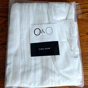 Olivia & Oliver Tier Pair – White Textured Stripe